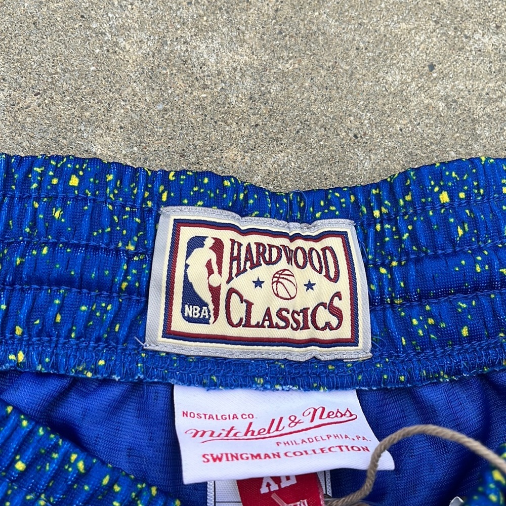 NWT Mitchell & Ness Golden State Warriors 1993 Re-Take Gradient Men’s Shorts - Picture 3 of 4